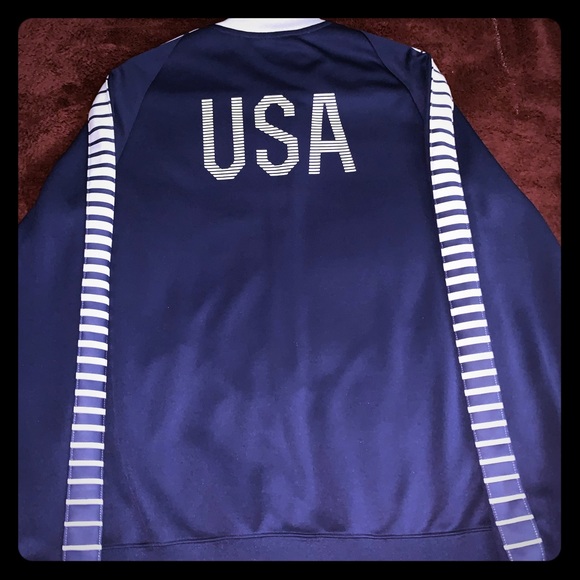 Selling what I have to buy new clothes - Picture 3 of 4